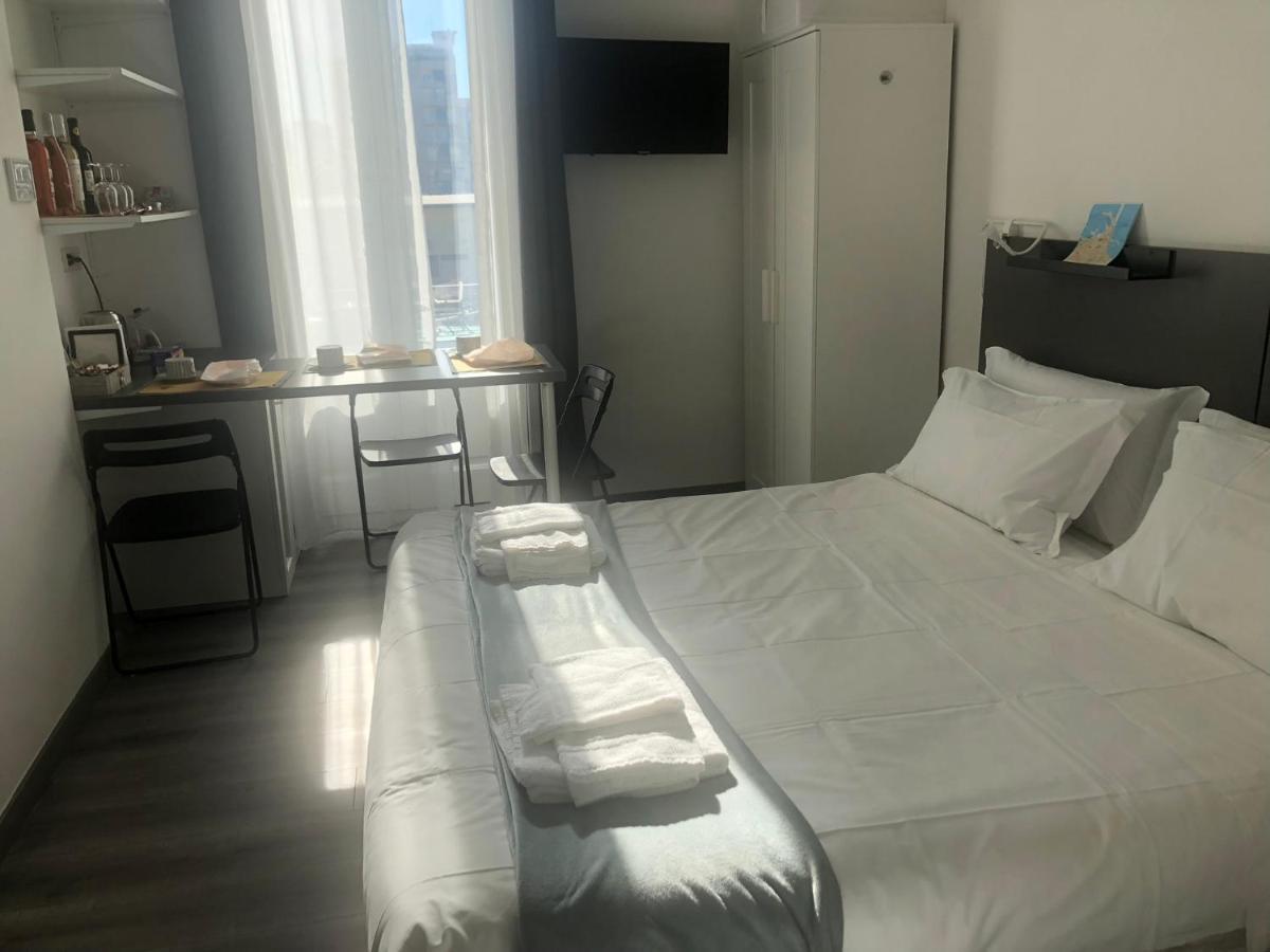 Domus Nikolai Hotell Bari Exteriör bild